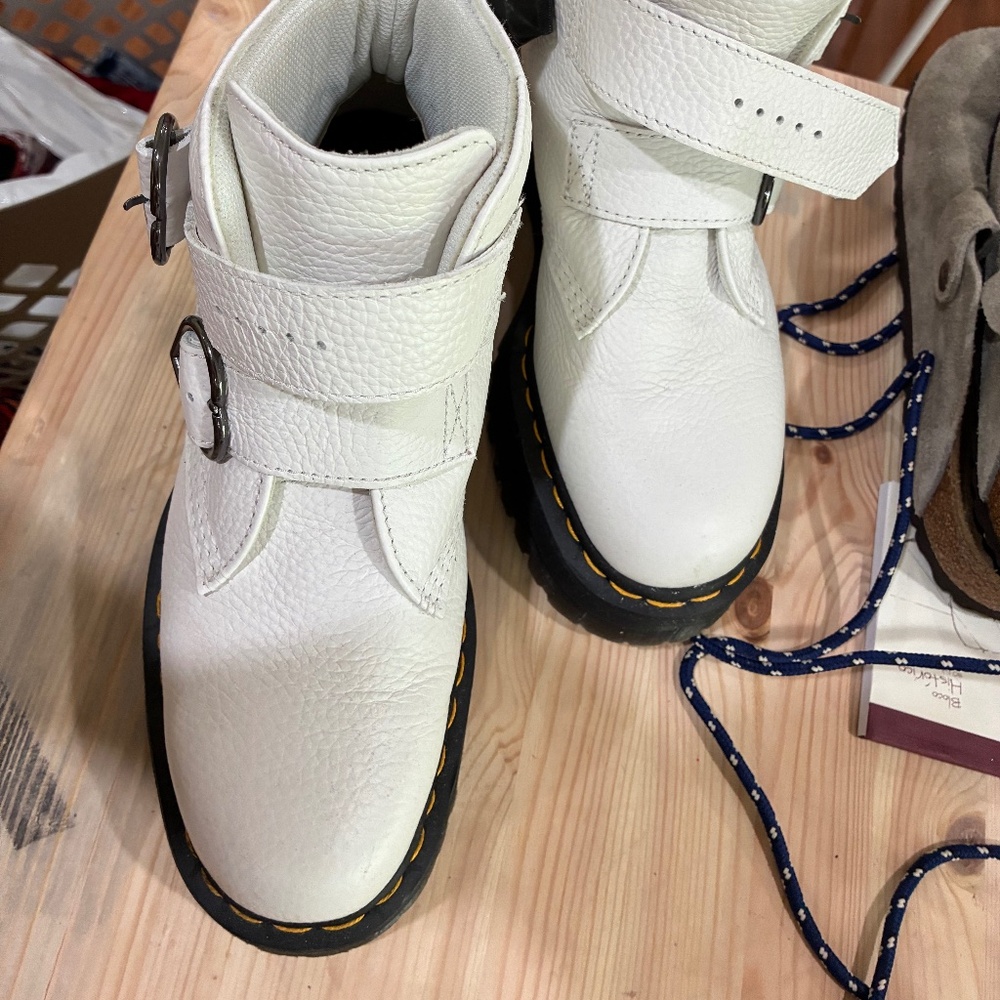 Dr. Martens - LIKE (no box) - size 8 + NEW white shoe polish cream *DISCONTINUED